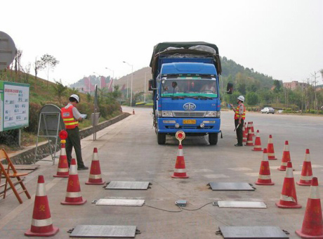 軸重秤-高速公路交警專用地磅、便攜式公路超載檢測系統(tǒng)